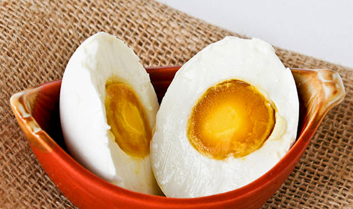 Приготовленное утиное яйцо