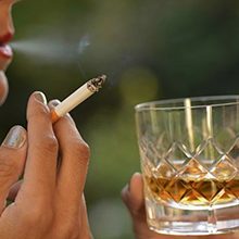 Что вреднее для здоровья алкоголь или сигареты?