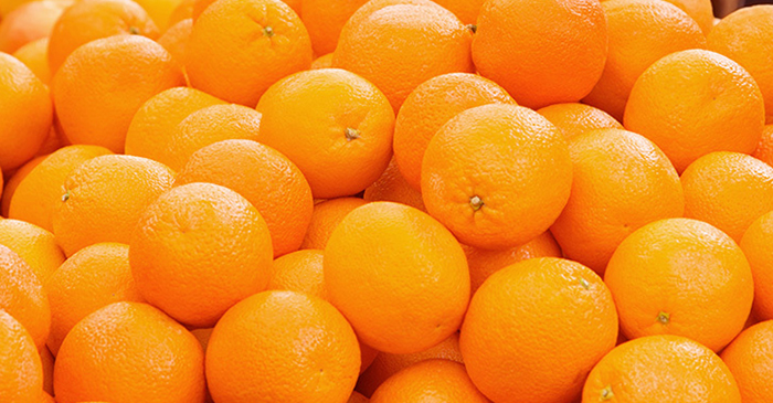 Свежие апельсины