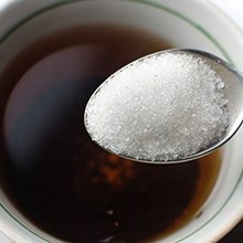 Какой чай полезнее пить с сахаром или без